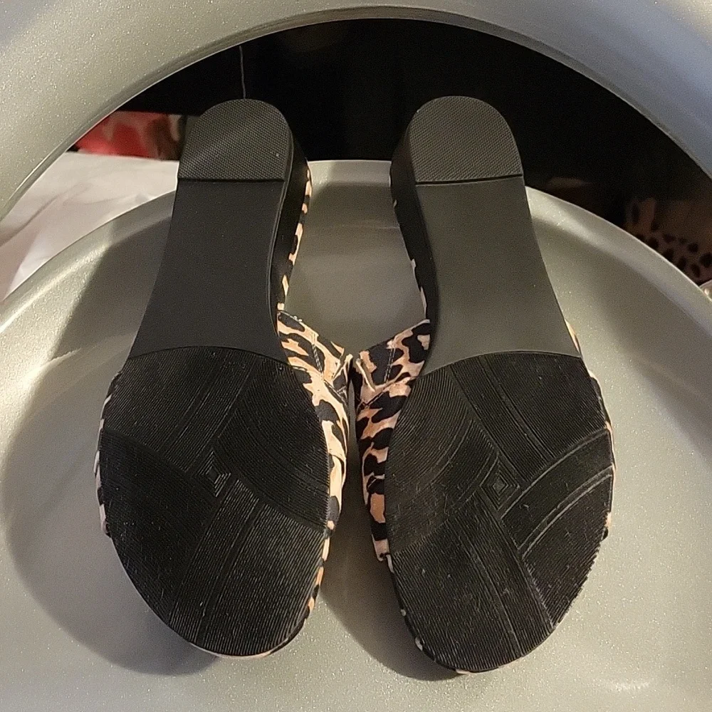 NWOT Array Leopard Slides - Picture 4 of 4